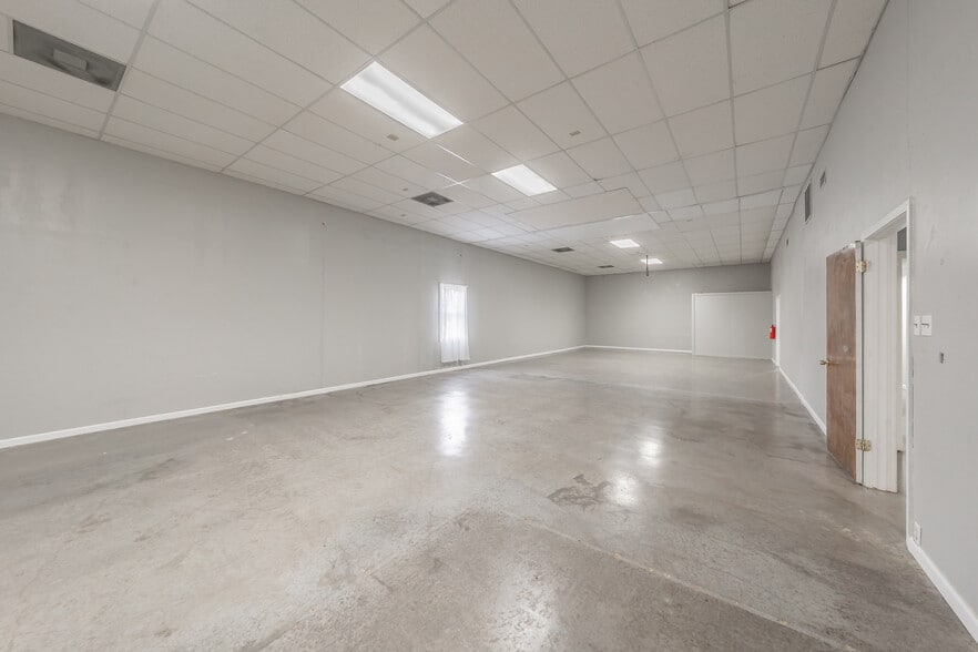 More Photos Of 7235 Glenview Dr, Richland Hills Office For Sale