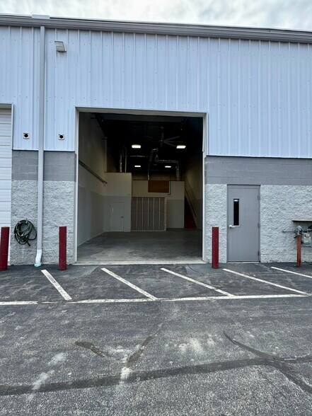 More Photos Of 17-4 NH-125, Kingston Service For Lease