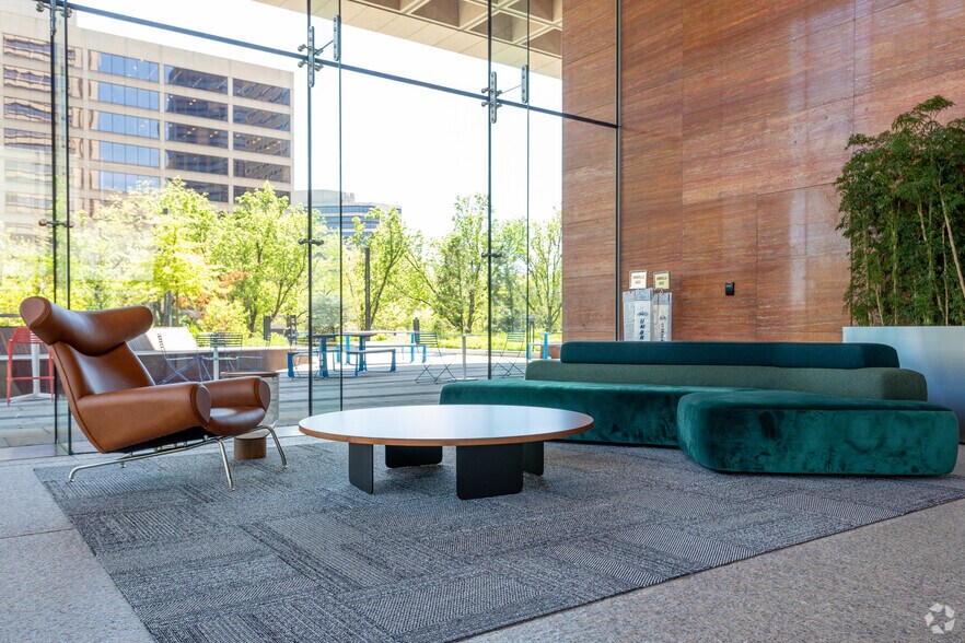 More Photos Of 100 Light St, Baltimore Office For Lease