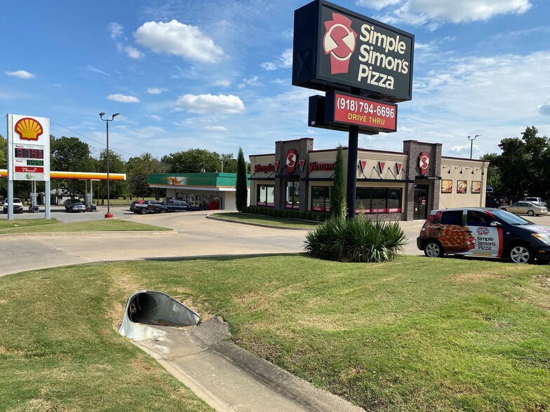 Primary Photo Of 6116 W 41st St, Tulsa Fast Food For Sale