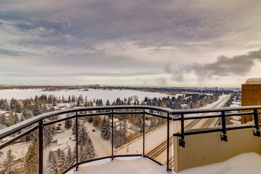 More Photos Of 2105 90 Av SW, Calgary Apartments For Lease