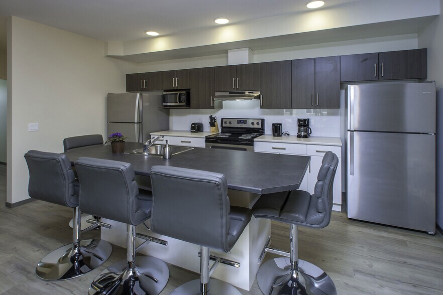 More Photos Of 125 Dundas Rd, Kelowna Apartments For Sale