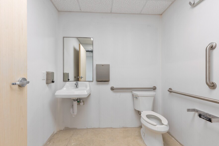 More Photos Of 1010 Cesar E Chavez Ave SW, Grand Rapids General Retail For Lease