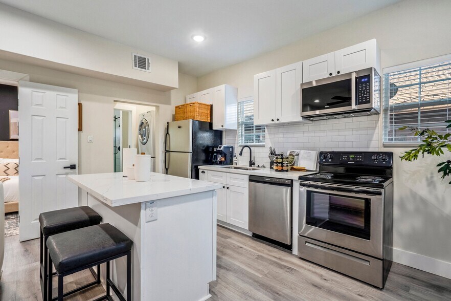 More Photos Of 5 Estelle St, Houston Multifamily For Sale