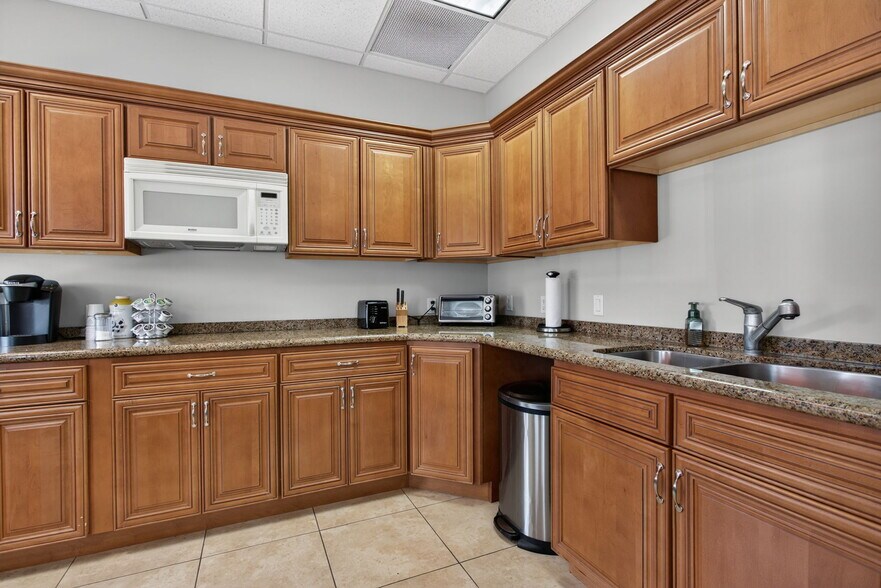 More Photos Of 5521 N University Dr, Coral Springs Office For Sale
