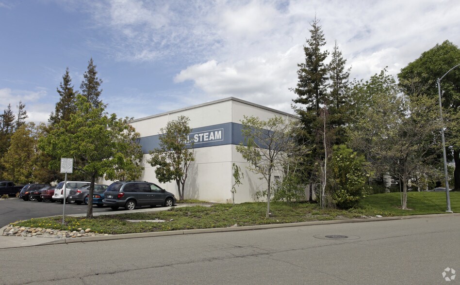 More Photos Of 1595 Crocker Ave, Hayward Manufacturing For Lease