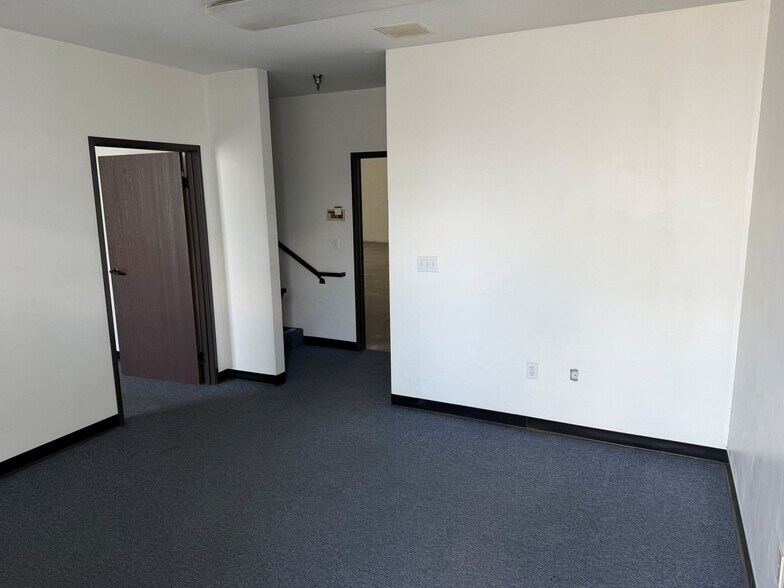 More Photos Of 9703-9707 El Poche St, South El Monte Warehouse For Lease