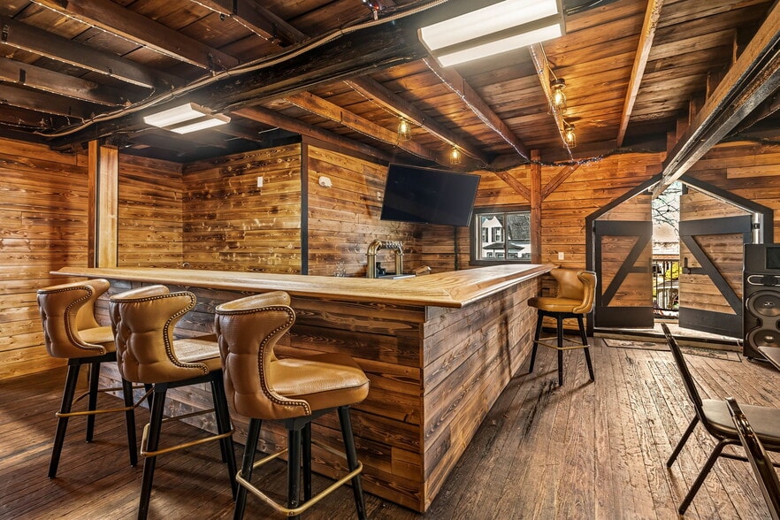 More Photos Of 316 N Main St, Columbia Storefront Retail Office For Sale