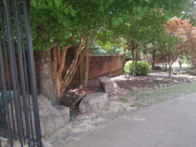 More Photos Of 120 Founders Ln, Memphis Specialty For Sale