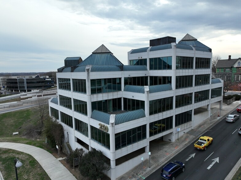 More Photos Of 250 W First St, Winston-Salem Loft Creative Space For Lease