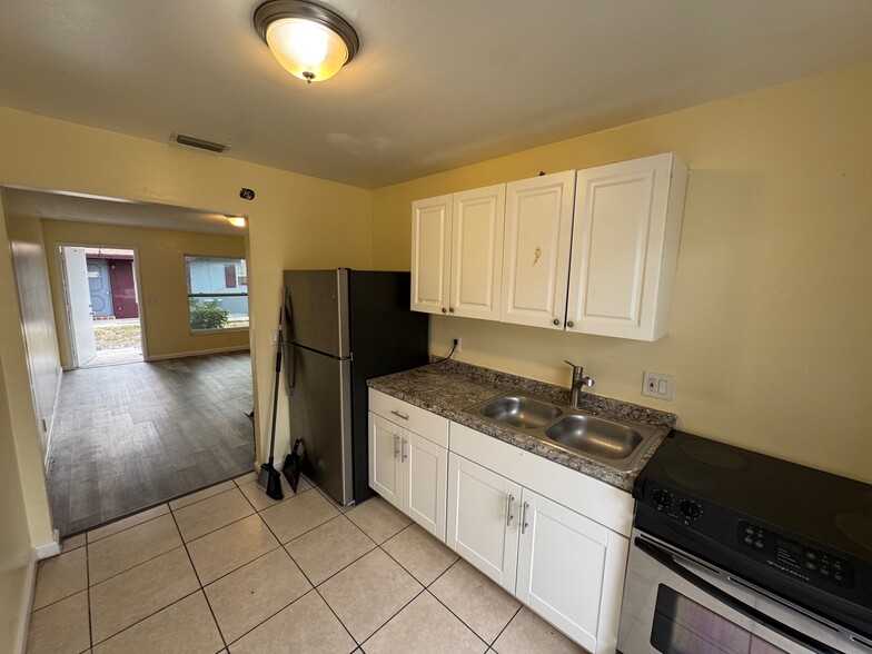 More Photos Of 712-714 S F St, Lake Worth Apartments For Sale