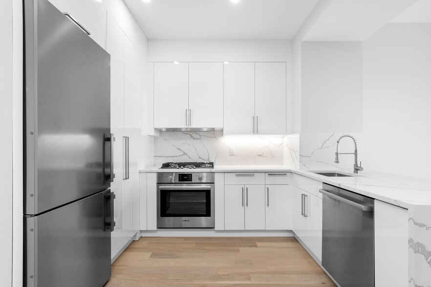 More Photos Of 75 Wall St, New York Hotel For Sale