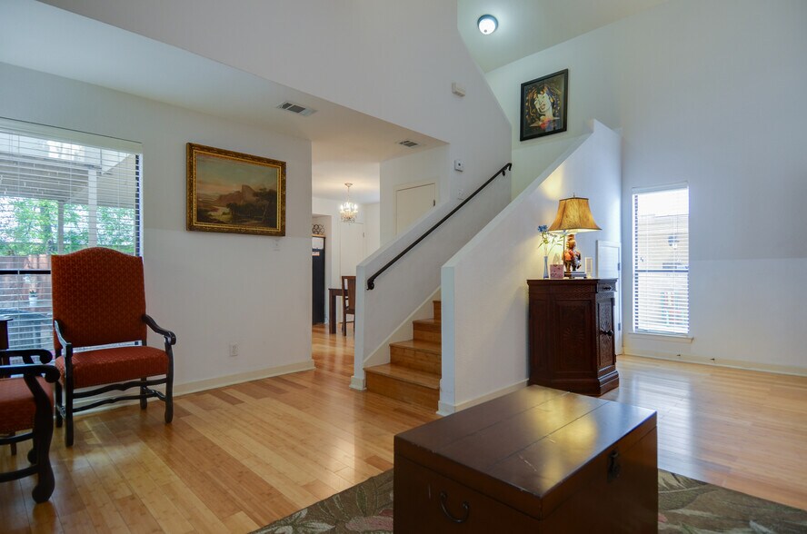 More Photos Of 708-800 S 1st St, Austin Multifamily For Sale