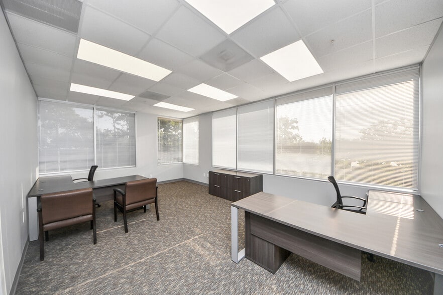 More Photos Of 8554 Katy Fwy, Houston Unknown For Lease