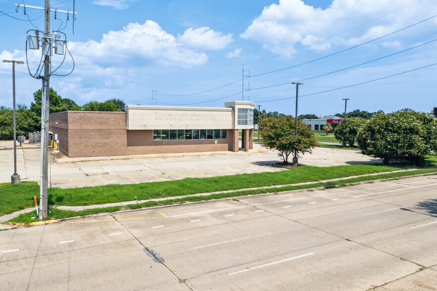 More Photos Of 7401 Read Blvd, New Orleans Drugstore For Sale