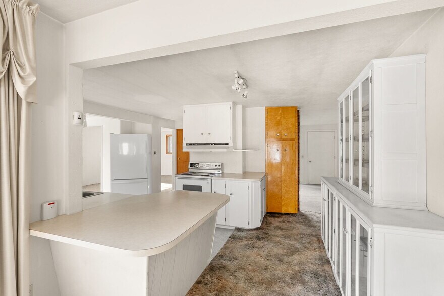 More Photos Of 1480 Rush Rd, Chehalis Office For Sale