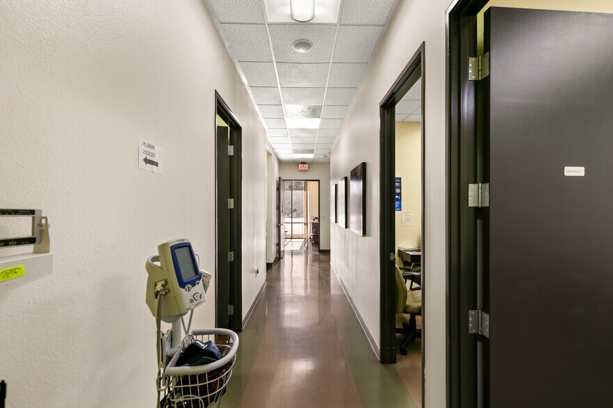 More Photos Of 7170 Smoke Ranch Rd, Las Vegas Office For Lease