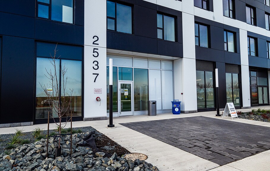 More Photos Of 2537 Pembina Hwy, Winnipeg Storefront Retail Office For Lease