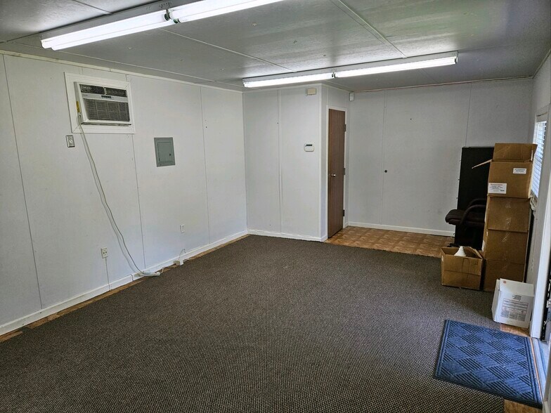 More Photos Of 251 Gonyo Ln, Richmond Office For Lease