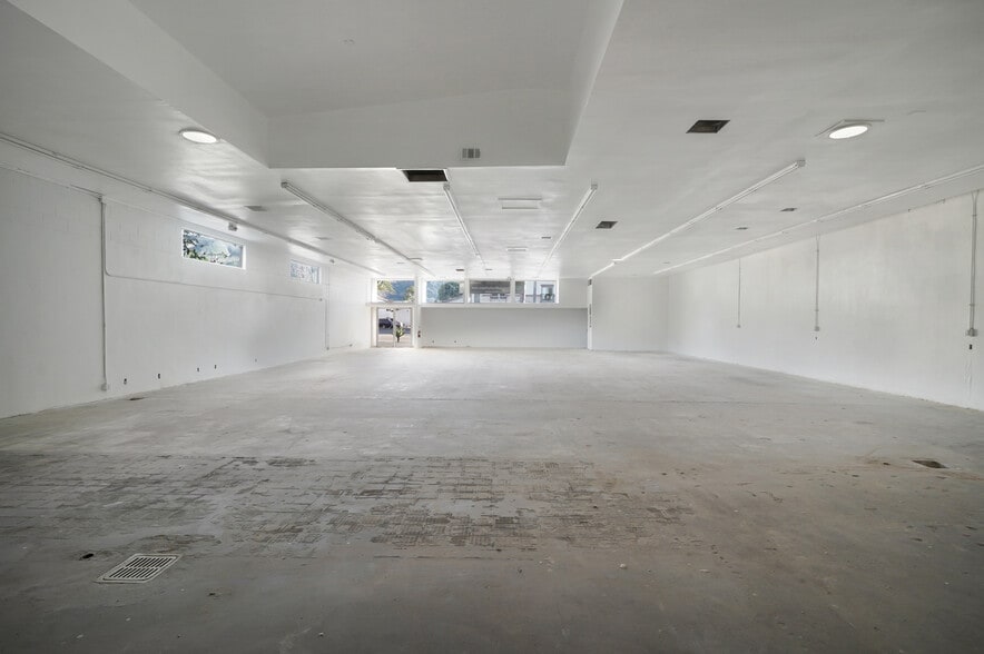 More Photos Of 233 W Harvard Blvd, Santa Paula Freestanding For Lease