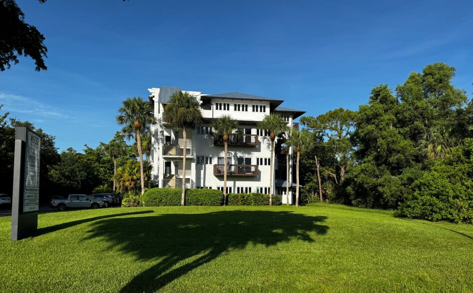 Primary Photo Of 4532 Tamiami Trl E, Naples Medical For Lease