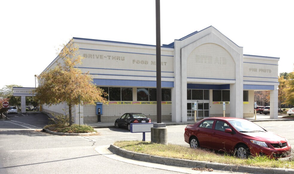 More Photos Of 2100 N Elm St, Greensboro Drugstore For Lease