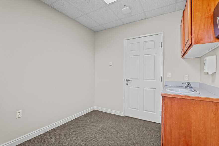 More Photos Of 411-423 N Orem Blvd, Orem Medical For Lease