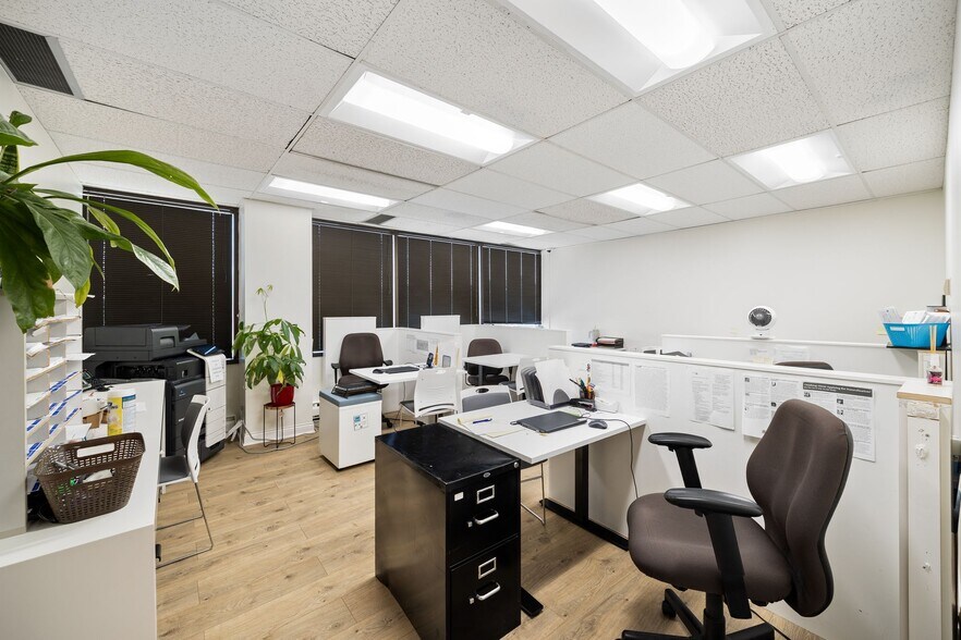 More Photos Of 7000 W 111th St, Worth Medical For Sale