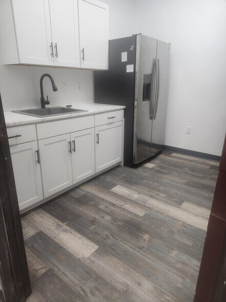 More Photos Of 560 Birch St, Lake Elsinore Manufacturing For Sale