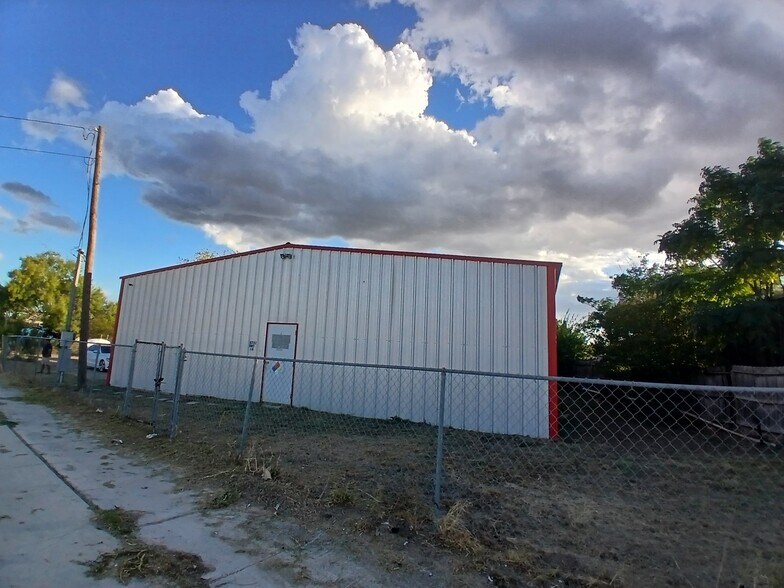 More Photos Of 8753 N State Highway 16, Poteet Warehouse For Sale
