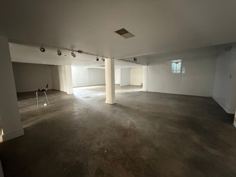 More Photos Of 102 N Main St, Galena Storefront Retail Office For Lease