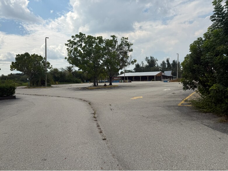 More Photos Of 2787 N Tamiami Trl, North Fort Myers Land For Lease