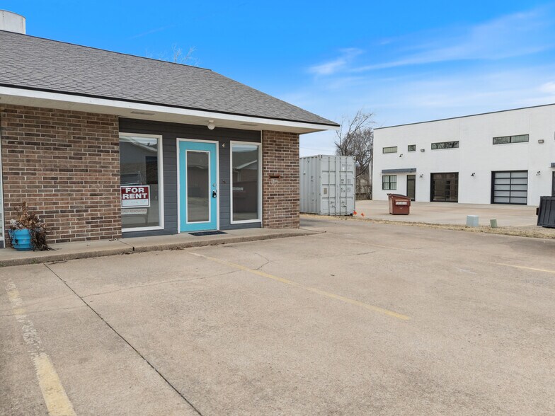 More Photos Of 79 Colt Square Dr, Fayetteville Unknown For Lease