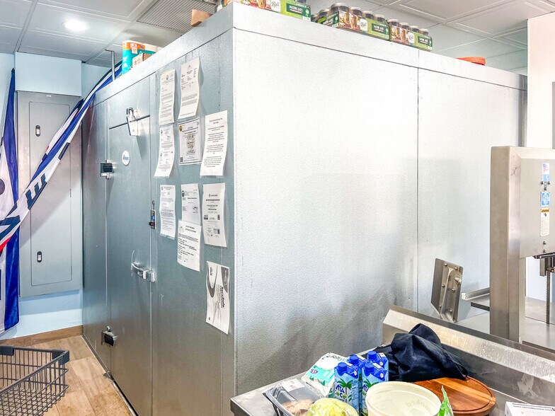 More Photos Of 6655 Gulf Blvd, Saint Petersburg Freestanding For Sale