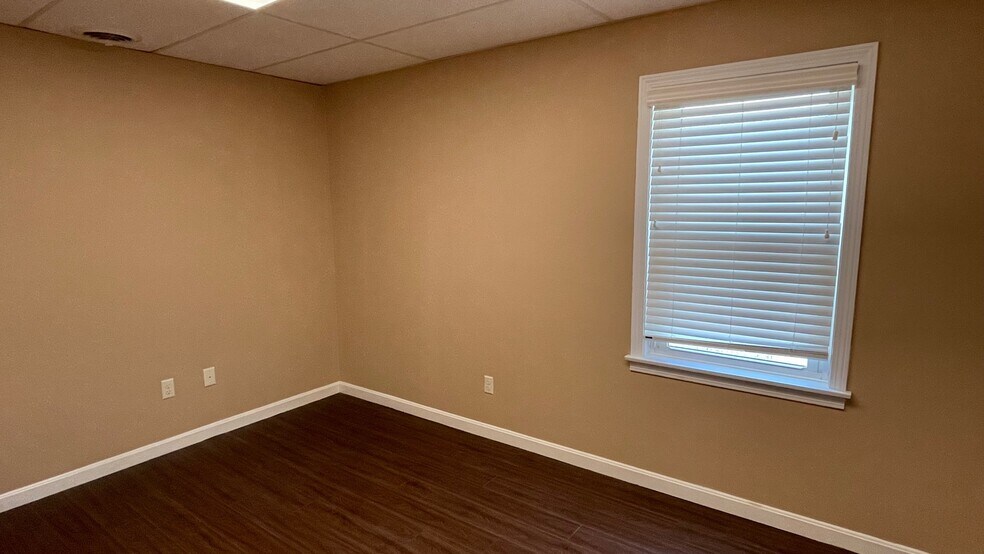More Photos Of 120 Lavan St, Warwick Office For Lease