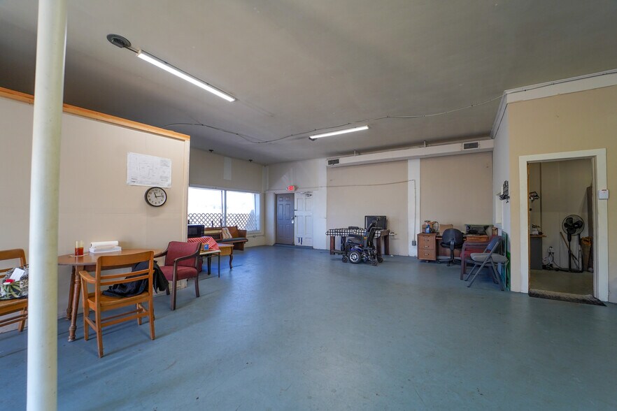 More Photos Of 802 North St, Victoria General Retail For Sale