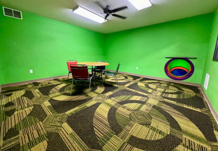 More Photos Of 2509 S 1st St, Terre Haute Showroom For Sale