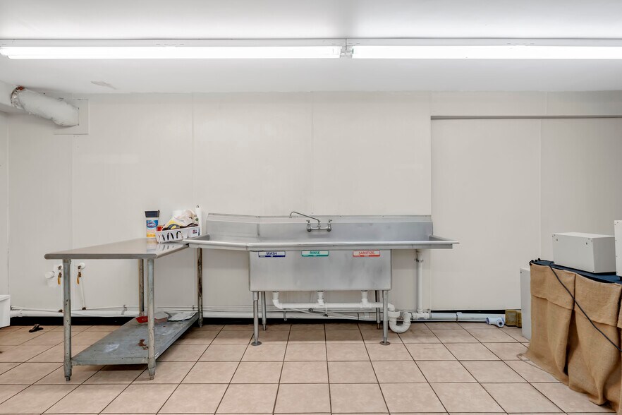 More Photos Of 462 N Section St, Fairhope General Retail For Sale