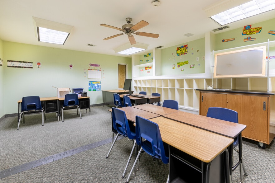 More Photos Of 6409 W Poly Webb Rd, Arlington Schools For Sale