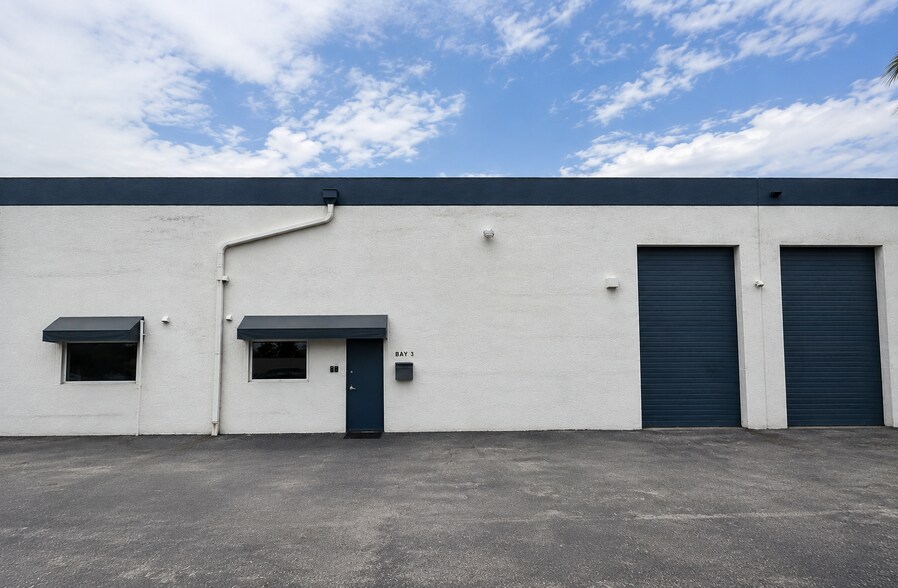 More Photos Of 6955-6965 NW 43rd St, Miami Warehouse For Lease