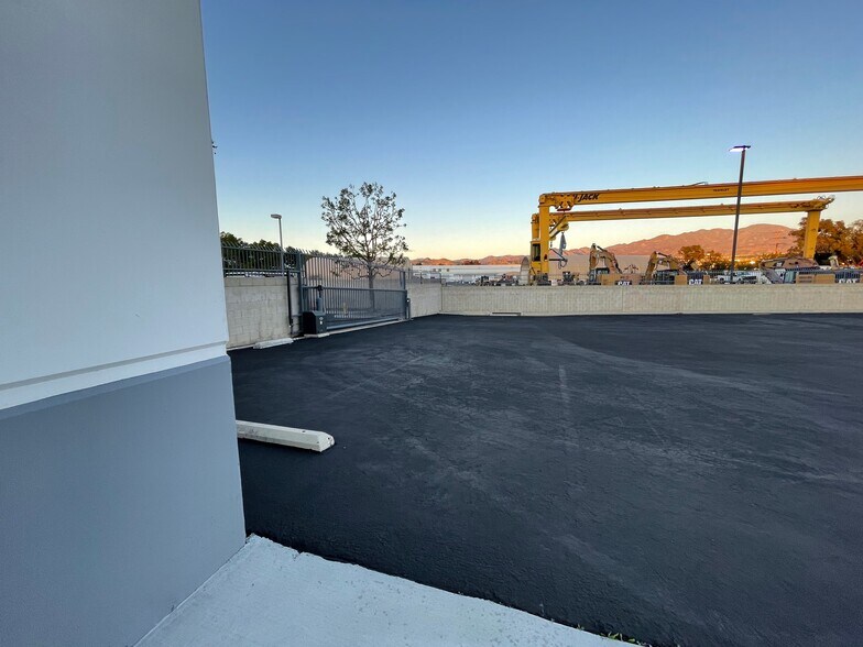 More Photos Of 20712 Civic Center Dr, Lake Forest Warehouse For Lease
