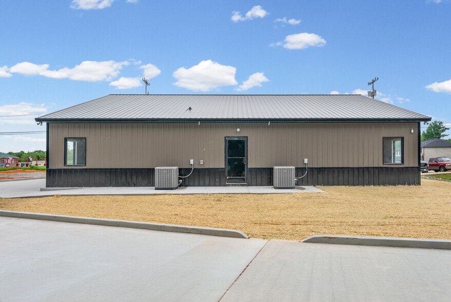 More Photos Of 1404 Dover Rd, Clarksville Office For Lease