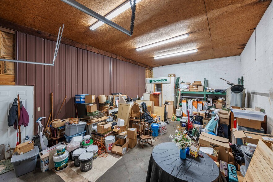 More Photos Of 364 W Main St, Decaturville Flex For Sale