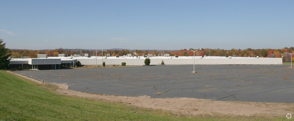 More Photos Of 225 Episcopal Rd, Berlin Manufacturing For Lease