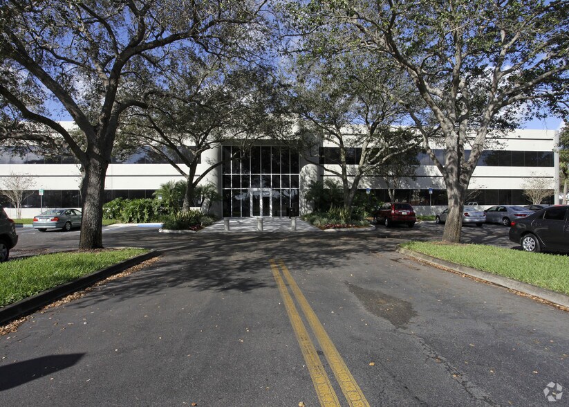 More Photos Of 15280 NW 79th Ct, Miami Lakes Office Residential For Lease