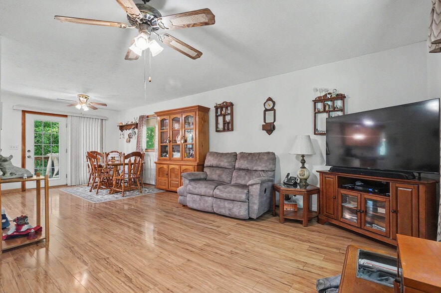 More Photos Of 4250 Herr Fieldhouse Rd, Southington Veterinarian Kennel For Sale