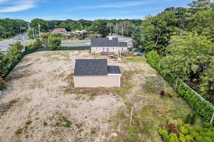 More Photos Of 557 Deer Park Rd, Dix Hills Flex For Sale