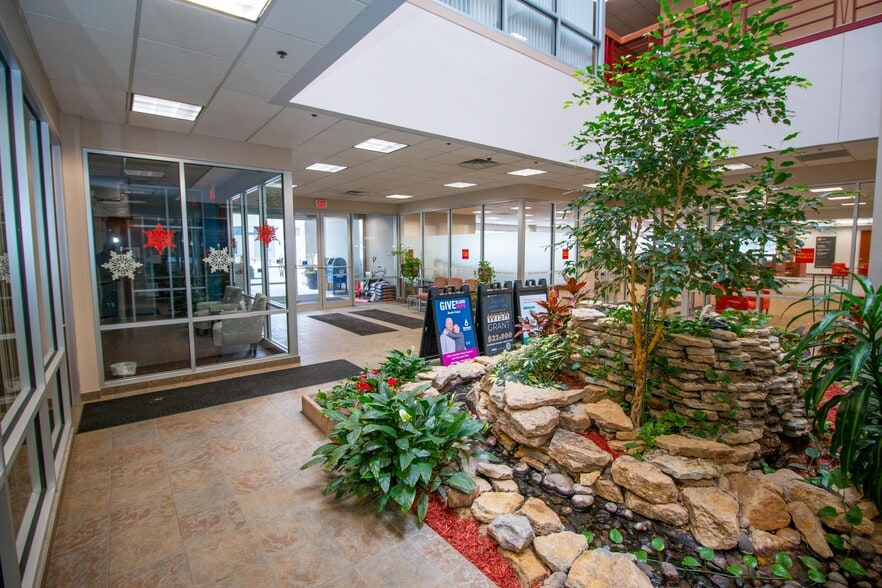 More Photos Of 3200 Main St NW, Coon Rapids Medical For Lease