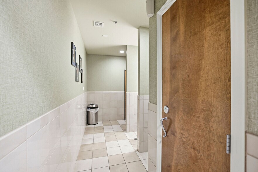 More Photos Of 68031 Capital Trace Row, Mandeville Office For Sale