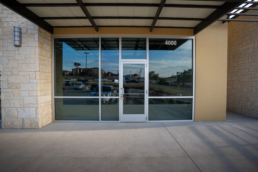 More Photos Of 4050 N Loop 1604 W, Shavano Park Storefront Retail Office For Lease